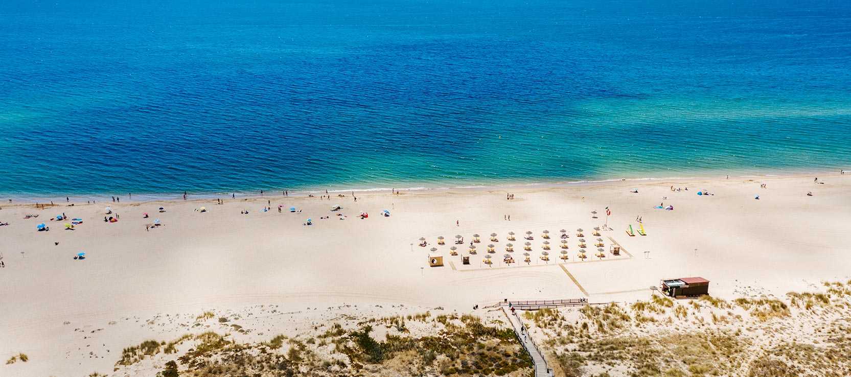 Meia Praia, Lagos, Algarve, Portugal - image Beachcam.pt // Kiterr.com