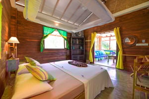 Kitesurfing Lanka - Kitesurfing school & resort - Kalpitiya, Sri Lanka // Kiterr.com