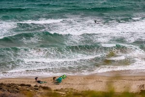 Red Rock Beach - kitesurfing wave spots in Limnos, Greece - photo by Siroko Wind Club // Kiterr.com