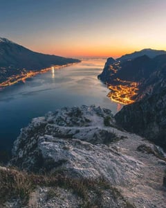 An aerial view of Lake Garda in Italy - photo by @its.edmond (Insta) // Kiterr.com