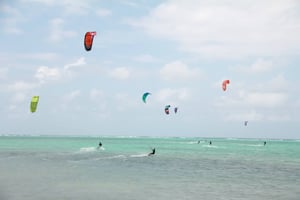 kitesurfing in Grand Cayman - photo Kitesurf Cayman // Kiterr.com