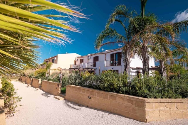 ProKite Alby Rondina - kitesurfing school & resort, Lo Stagnone, Sicily, Italy // Kiterr.com