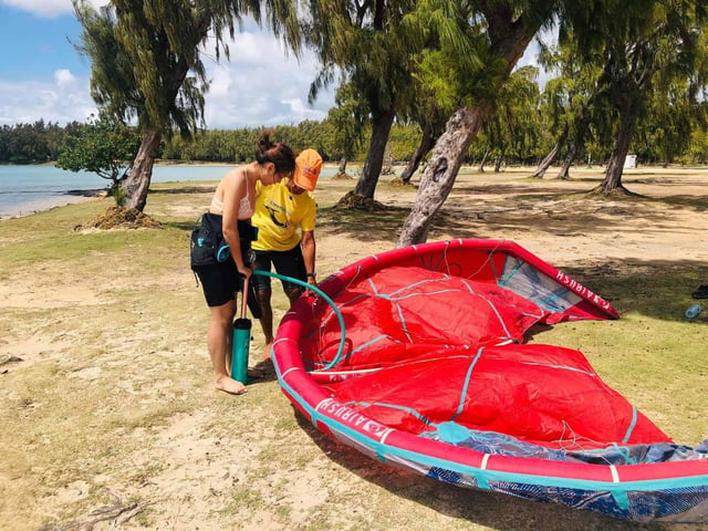Kitesurf lessons & coaching Mauritius – Kiteaholic Bastard