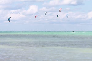 kitesurfing in Grand Cayman - photo Kitesurf Cayman // Kiterr.com