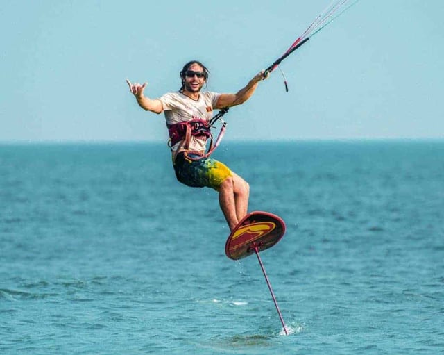 Kitesurfing Lanka - Kitesurfing school & resort - Kalpitiya, Sri Lanka // Kiterr.com