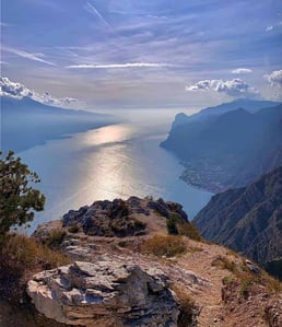 An aerial view of Lake Garda in Italy - photo by @__alocin__ (Insta) // Kiterr.com