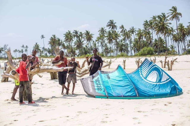 Quest Kiteboarding - Diani Beach, Kenya // Kiterr.com