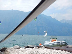 Kiteboarding in Lake Garda, Italy - photo by Kite Center Lake Garda // Kiterr.com