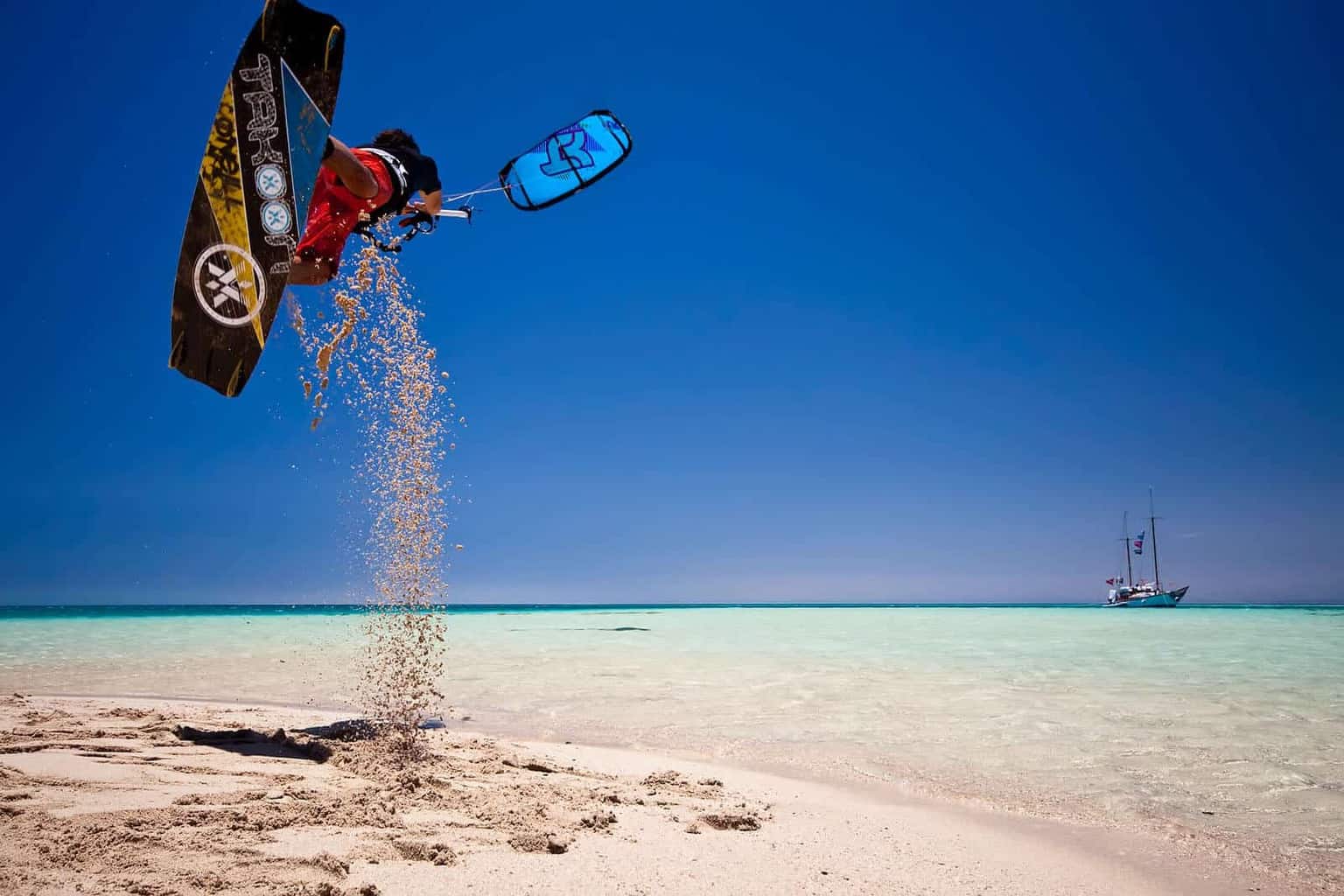 Kiteboarding in Hamata, Egypt Kiteboarding spot guide //
