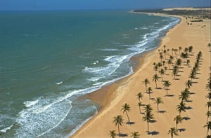More than 6km of sandy Cumbuco beach - kiteboarding in Brazil | Kiterr.com