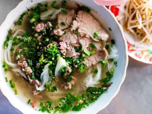 Vietnamese street food - Beef noodle Pho | Kiterr.com