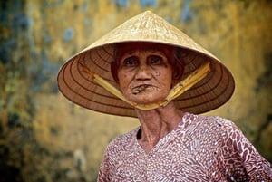 Vietnamese lady - photo by Steve Lavelle | Kiterr.com