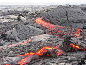 Volcanic lava flow - kitesurfing in Maui, Hawaii | Kiterr.com